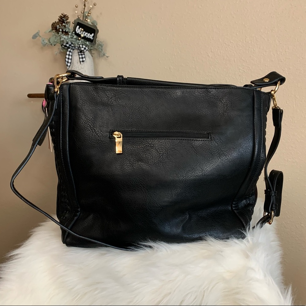 Black Hobo Style Handbag - Picture 8 of 8